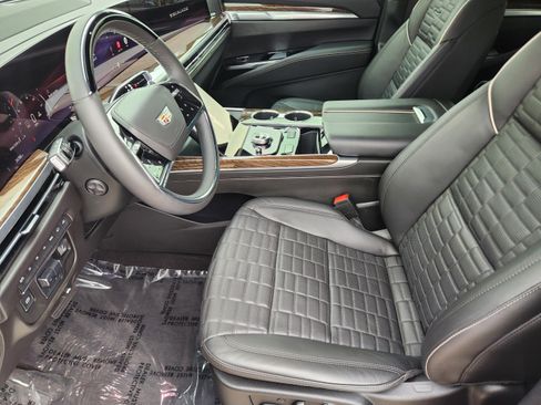 Used 2025 Cadillac Escalade Sport Platinum AWD/4WD image 7