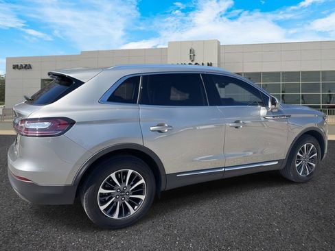 Used 2023 Lincoln Nautilus FWD w/ Premium Package image 3