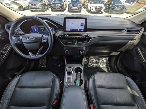 Used 2020 Ford Escape Titanium image 17