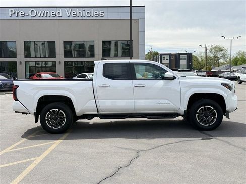 Used 2024 Toyota Tacoma SR5 AWD/4WD image 8