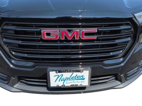 Used 2024 GMC Terrain SLT w/ Elevation Edition AWD/4WD image 32