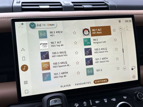 New 2026 Land Rover Defender 110 X-Dynamic SE AWD/4WD image 24