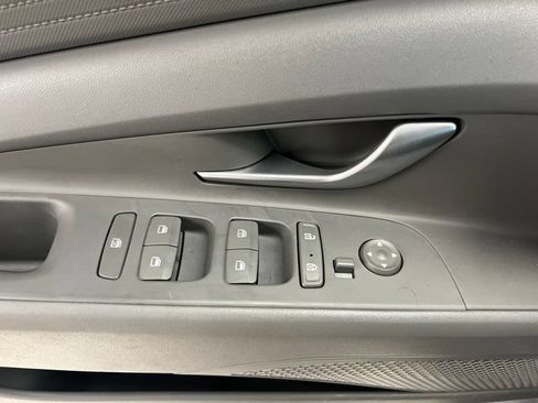 Used 2022 Hyundai Elantra SEL FWD image 19
