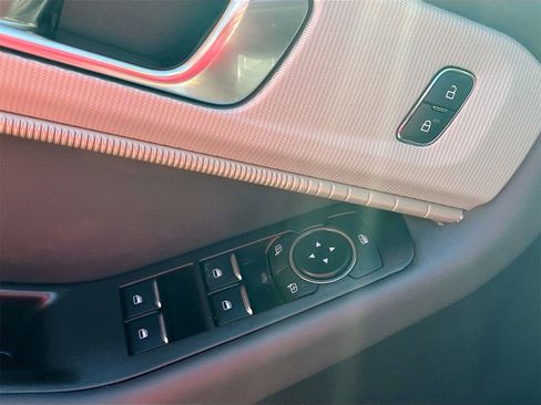 Used 2025 Ford Explorer Active w/ Active Comfort Package image 18