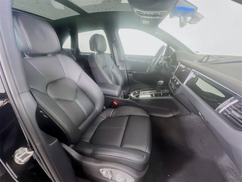 New 2026 Porsche Macan image 30