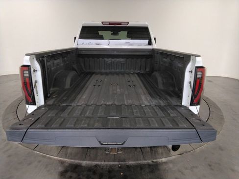 Used 2025 GMC Sierra 2500 AT4 AWD/4WD image 9