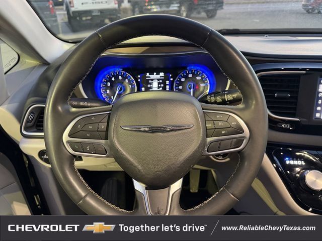 Used 2022 Chrysler Voyager LX FWD image 13