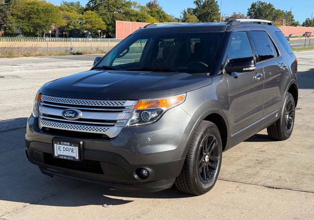Used 2015 Ford Explorer XLT FWD image 1