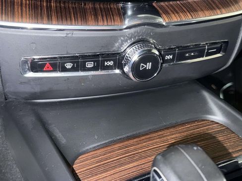 Used 2023 Volvo XC60 B5 Plus w/ Climate Package AWD/4WD image 24
