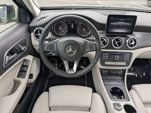 Used 2018 Mercedes-Benz GLA 250 image 16