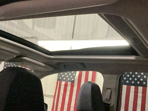 Used 2021 Subaru Forester Premium image 17