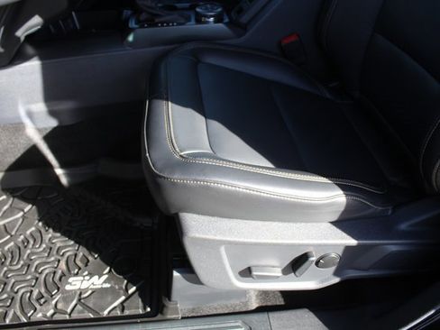 Used 2025 Ford Bronco Badlands image 40