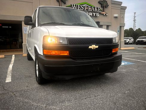 Used 2019 Chevrolet Express 2500 image 4