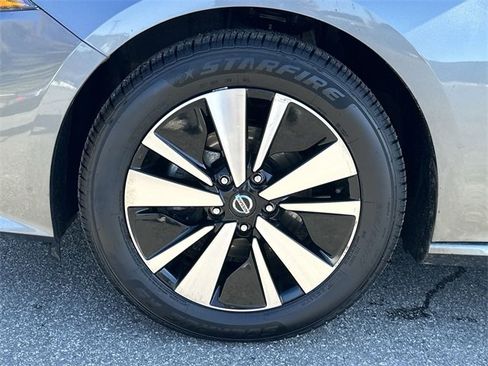 Used 2019 Nissan Altima 2.5 SV image 14