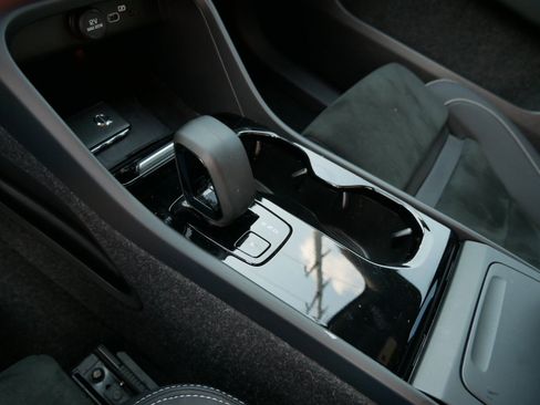 Used 2023 Volvo XC40 Recharge Plus w/ Protection Package Premier AWD/4WD image 22