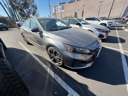 Used 2024 Nissan Altima 2.5 SR FWD image 3