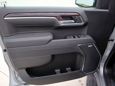 New 2026 GMC Sierra 1500 SLT image 9