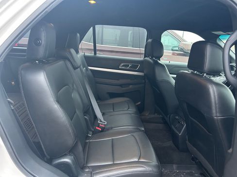 Used 2017 Ford Explorer XLT w/ Equipment Group 202A image 7