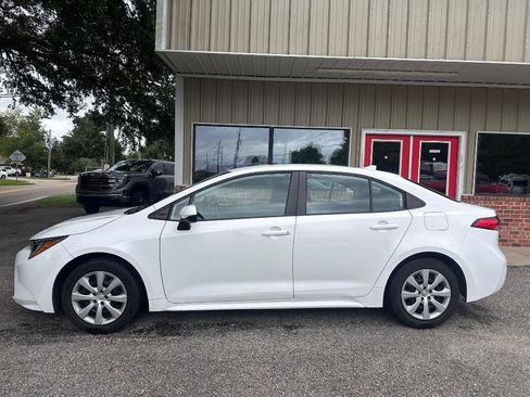 Used 2022 Toyota Corolla LE FWD image 6