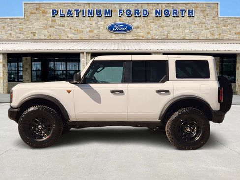 New 2026 Ford Bronco Badlands image 3