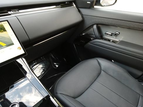 Used 2025 Land Rover Range Rover Sport SE AWD/4WD image 19
