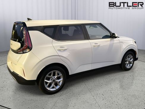 Used 2024 Kia Soul LX w/ Option Group 015 FWD image 6