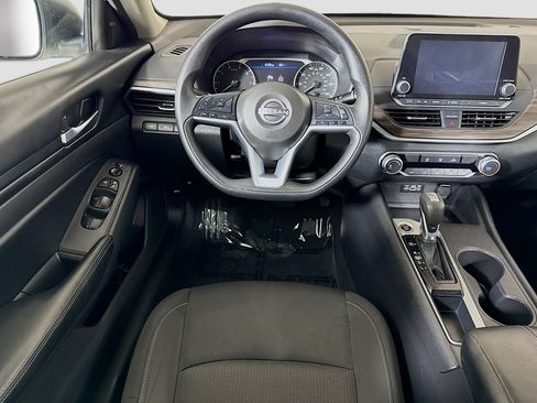 Used 2025 Nissan Altima 2.5 SV FWD image 17