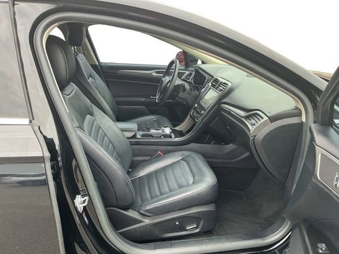 Used 2017 Ford Fusion SE w/ Fusion SE Technology Package image 22