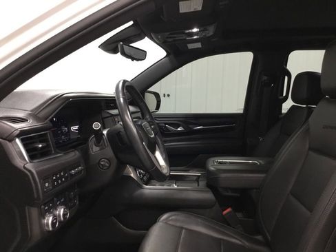 Used 2022 GMC Yukon XL Denali w/ Denali Premium Package AWD/4WD image 6