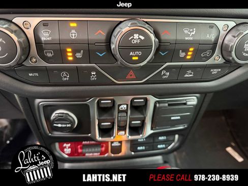 New 2026 Jeep Gladiator Mojave image 16