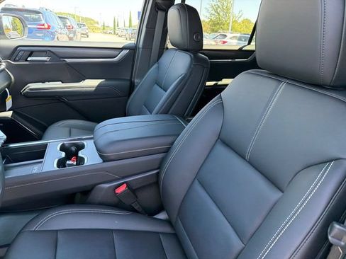 New 2027 GMC Acadia Elevation w/ Elevation Premium Package FWD image 17