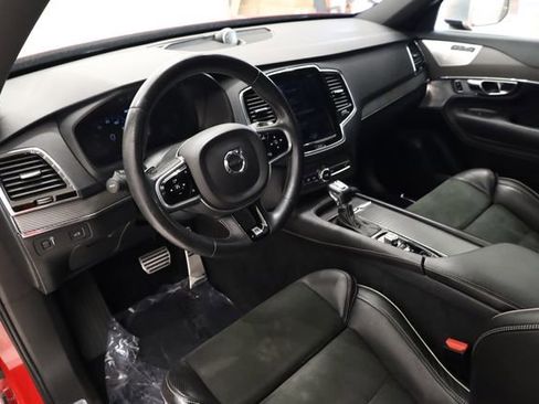 Used 2017 Volvo XC90 T5 R-Design image 11
