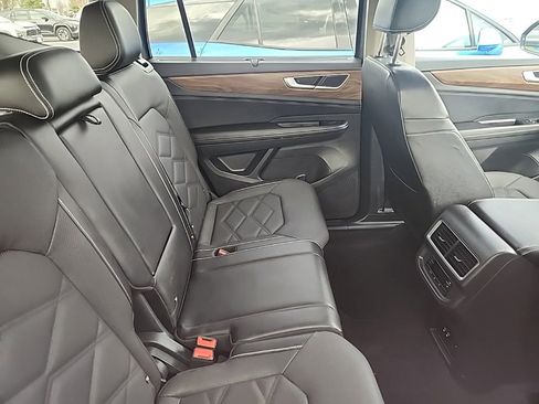 Used 2024 Volkswagen Atlas SE image 12