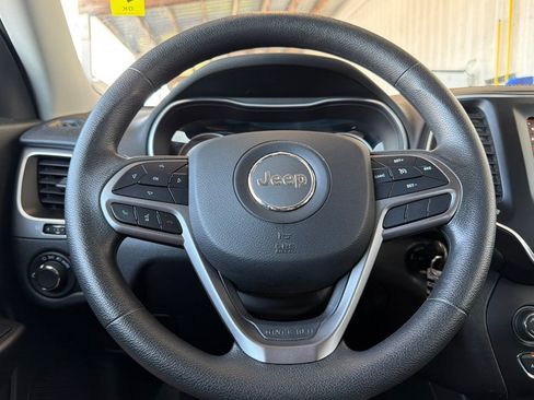 Used 2020 Jeep Cherokee Latitude FWD image 21