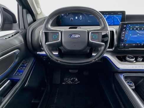 Used 2025 Ford Expedition Max Platinum AWD/4WD image 5