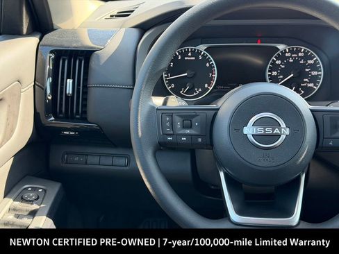 Used 2025 Nissan Pathfinder S FWD image 33