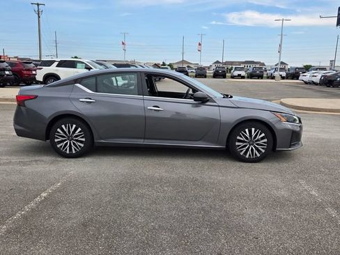 Used 2024 Nissan Altima 2.5 SV FWD image 15