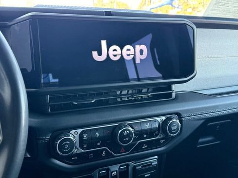 Used 2024 Jeep Wrangler Unlimited Sahara AWD/4WD image 11