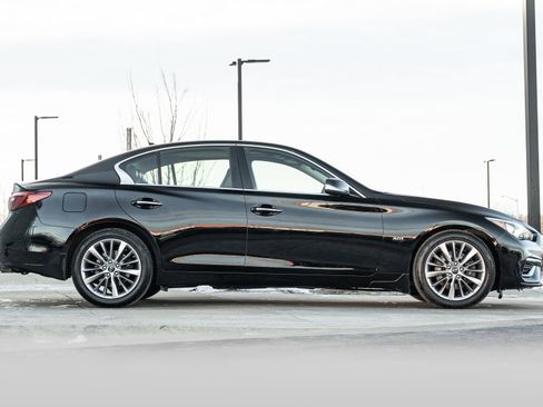 Used 2018 INFINITI Q50 Luxe w/ Essential Package (3.0T Luxe) image 3