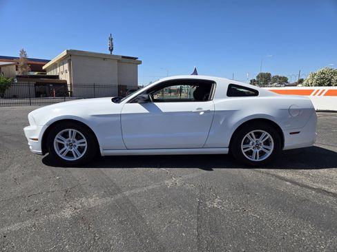 Used 2014 Ford Mustang Coupe image 2
