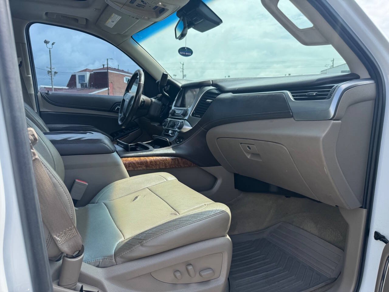 Used 2015 Chevrolet Suburban LTZ RWD image 13
