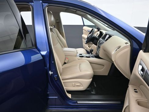 Used 2020 Nissan Pathfinder SL w/ Cargo Package image 40