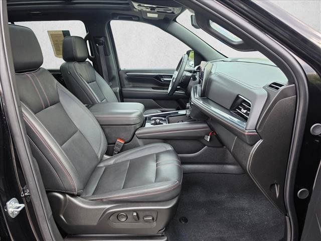 Used 2025 Chevrolet Suburban RST w/ RST Capability Package AWD/4WD image 11