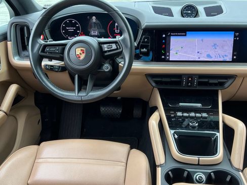 Certified 2024 Porsche Cayenne Coupe AWD/4WD image 17