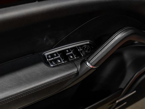 Used 2016 Porsche Cayenne AWD/4WD image 40
