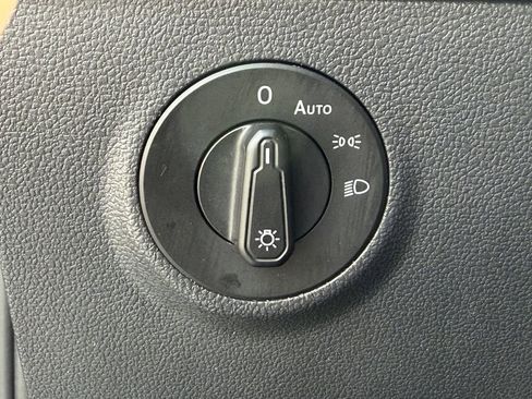 Used 2024 Volkswagen Taos SE image 25