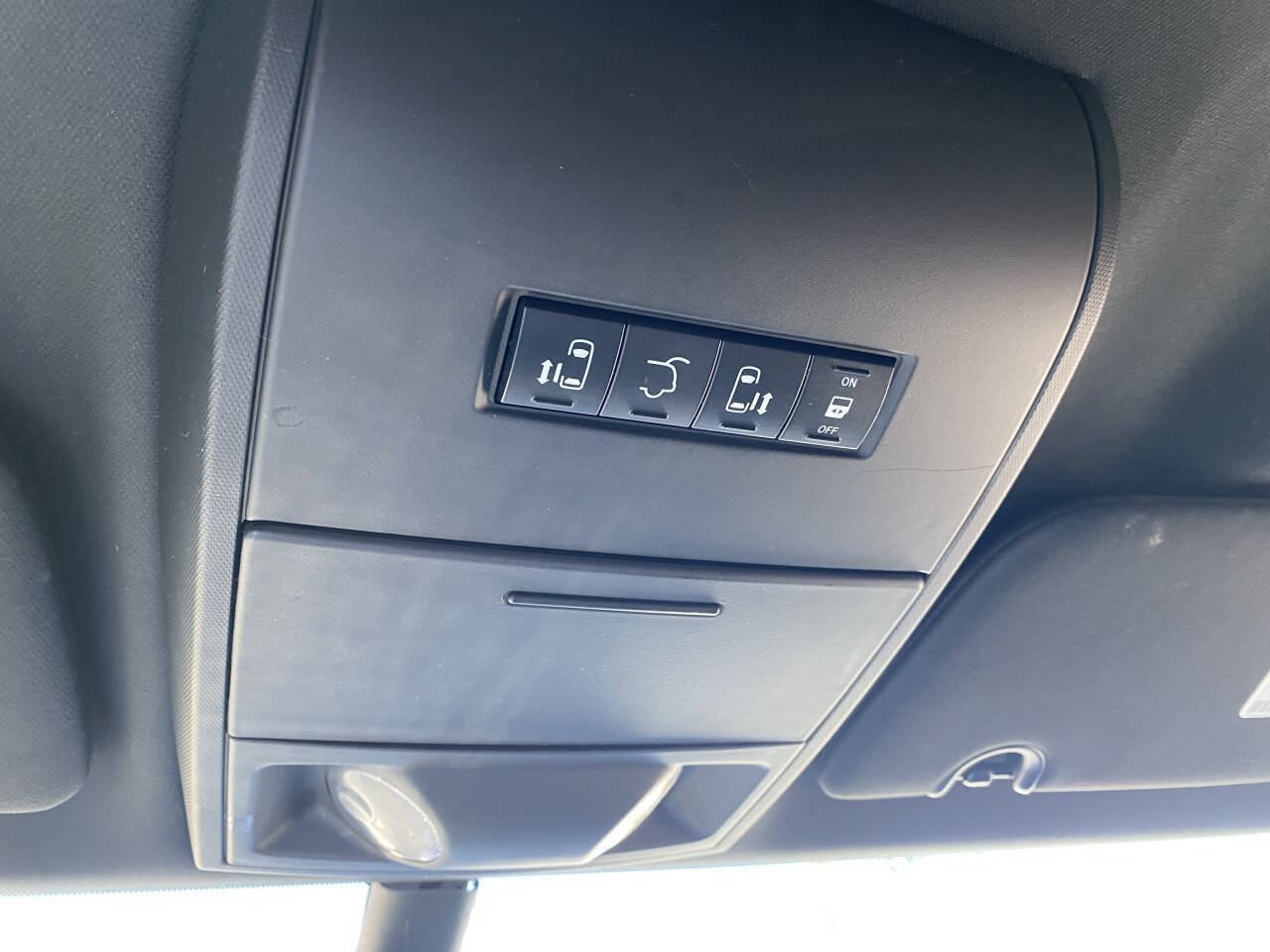 Used 2018 Dodge Grand Caravan SXT FWD image 39