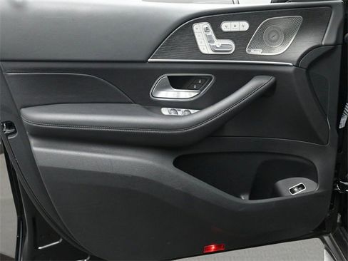Used 2022 Mercedes-Benz GLS 450 4MATIC image 9