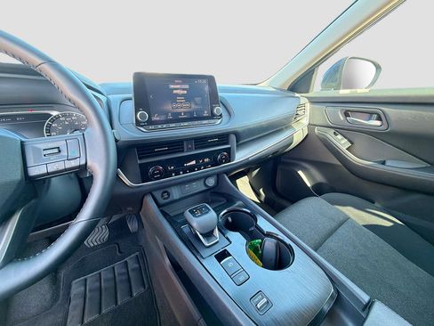 Used 2025 Nissan Rogue SV image 25