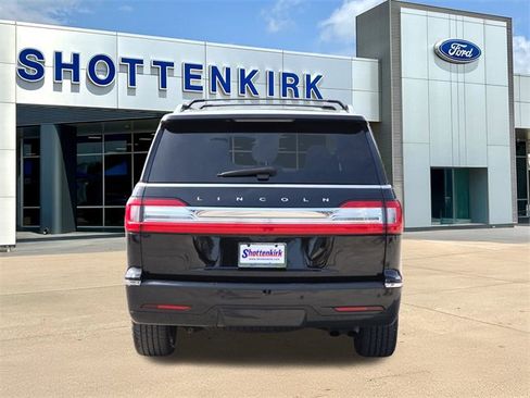 Used 2021 Lincoln Navigator Reserve image 7